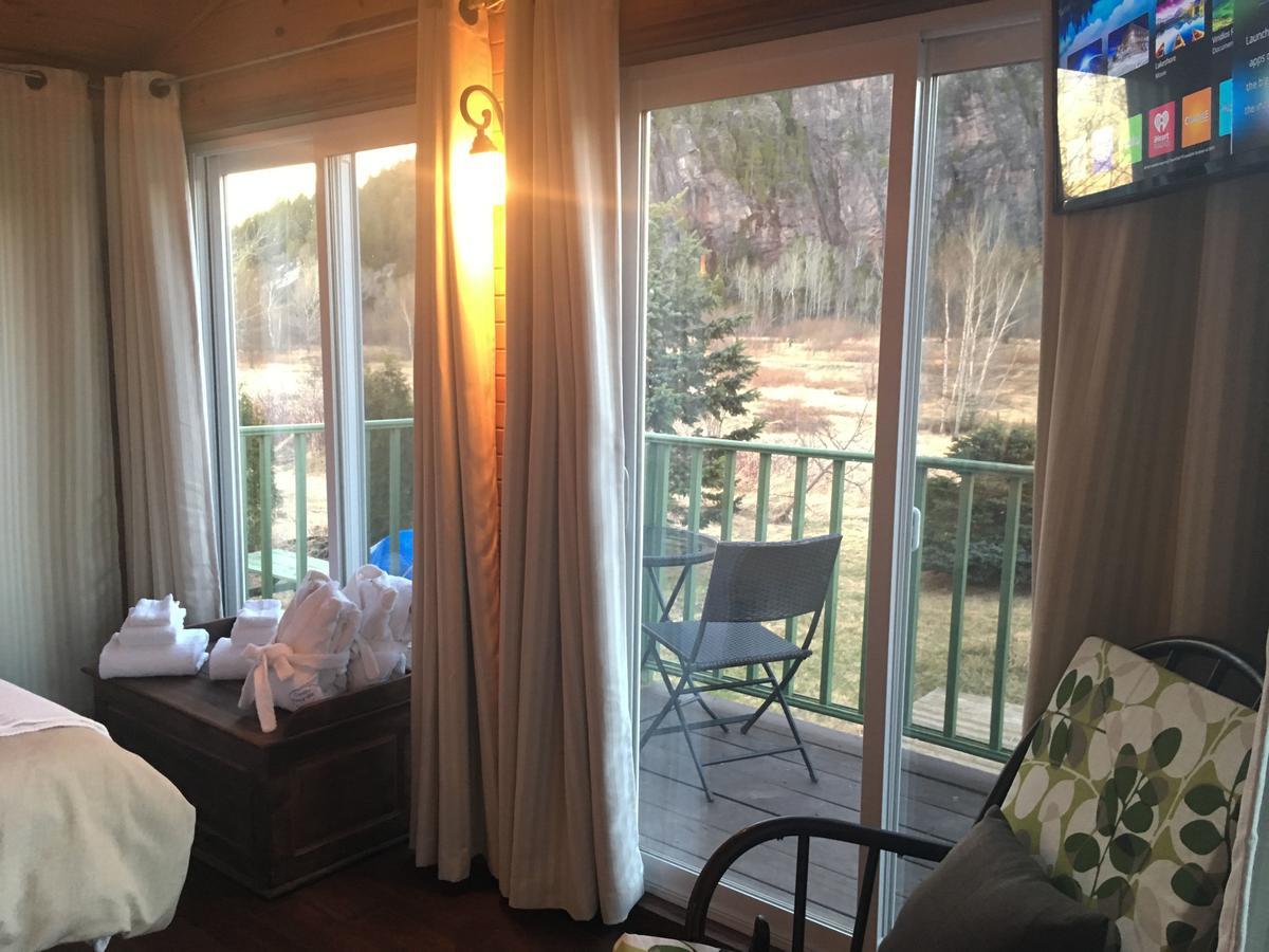 La Chouette Viree Bed & Breakfast Grandes-Bergeronnes Ngoại thất bức ảnh
