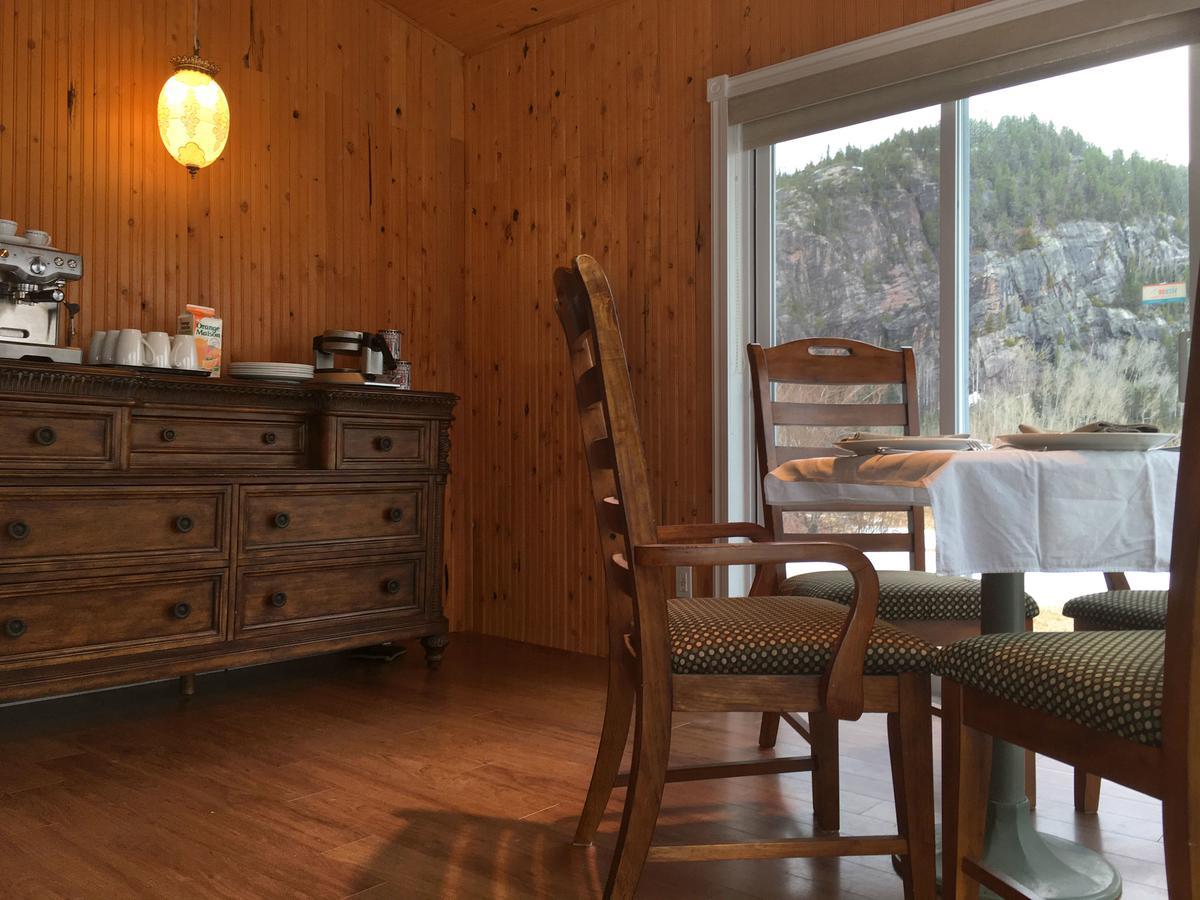 La Chouette Viree Bed & Breakfast Grandes-Bergeronnes Ngoại thất bức ảnh